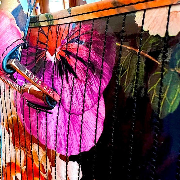 NWT StunningTED BAKER London Floral&BlackVerne Handbag.GORGEOUS.BeautyToDressing - Picture 3 of 7